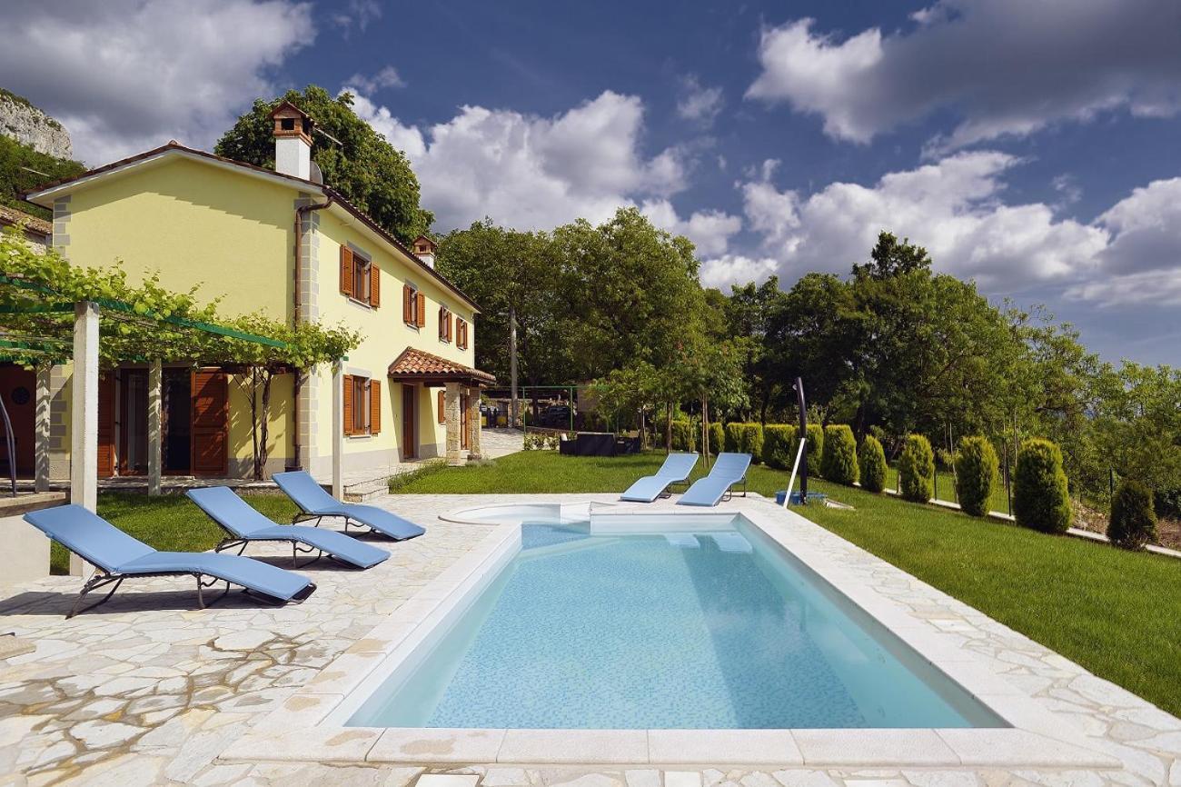 Villa Bella Lupoglav  ภายนอก รูปภาพ