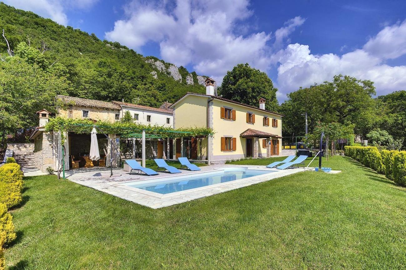 Villa Bella Lupoglav  ภายนอก รูปภาพ