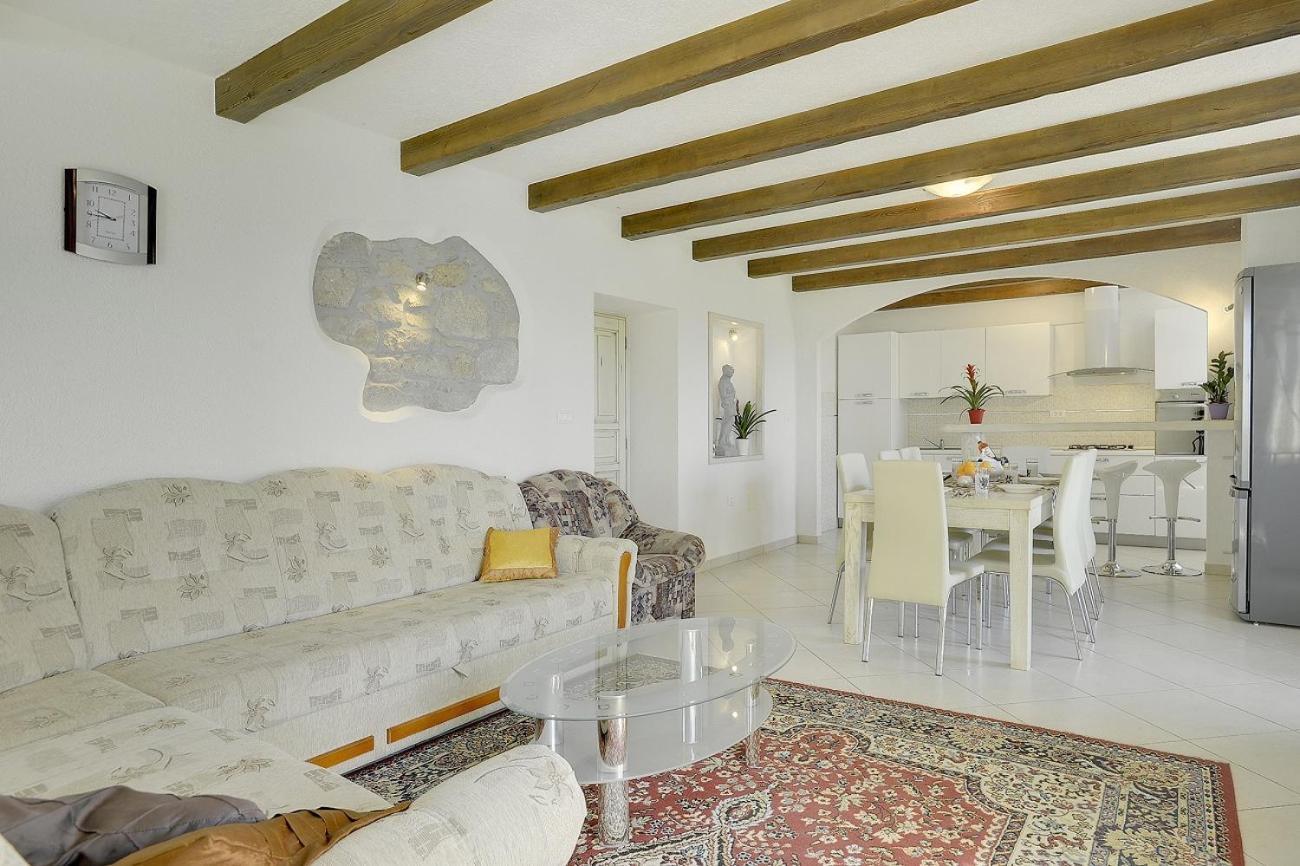 Villa Bella Lupoglav  ภายนอก รูปภาพ