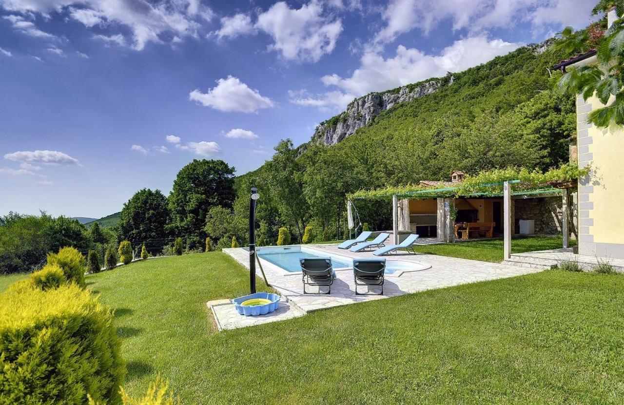 Villa Bella Lupoglav  ภายนอก รูปภาพ